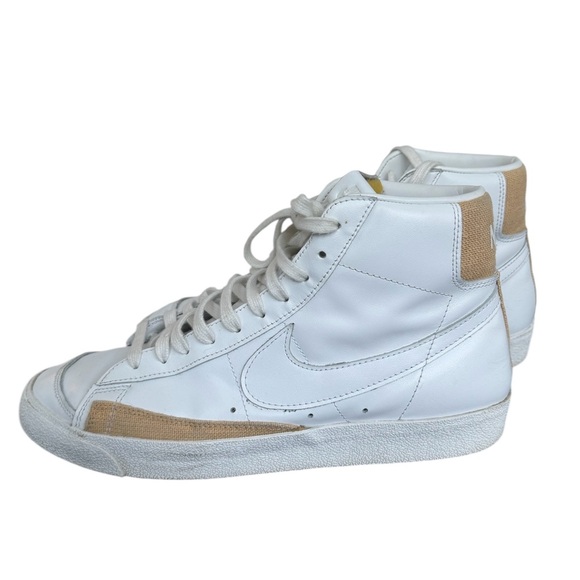 Gently Used White and Tan NIKE Blazers Men's 12.5 - Picture 1 of 5